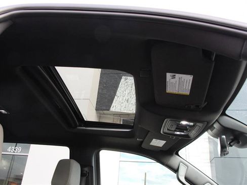 Used 2022 Chevrolet Silverado 1500 ZR2 image 13