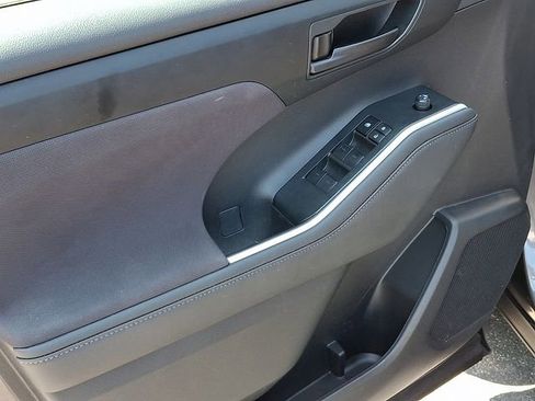 Used 2023 Toyota Highlander LE FWD image 12