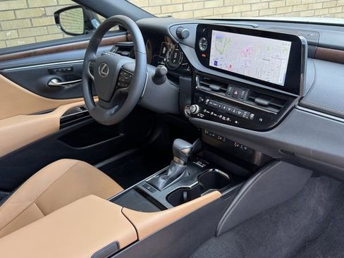 Used 2025 Lexus ES 350 w/ Accessory Package (Z2) image 12
