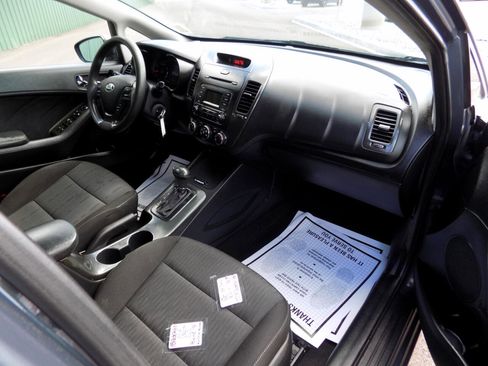 Used 2016 Kia Forte LX image 2