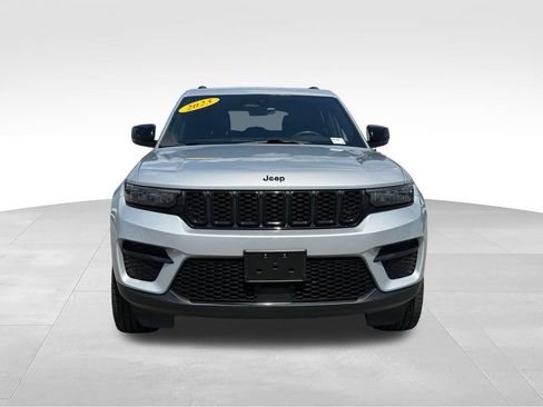 Used 2023 Jeep Grand Cherokee Altitude AWD/4WD image 24