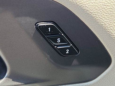 Used 2024 Chrysler Pacifica Limited FWD image 28