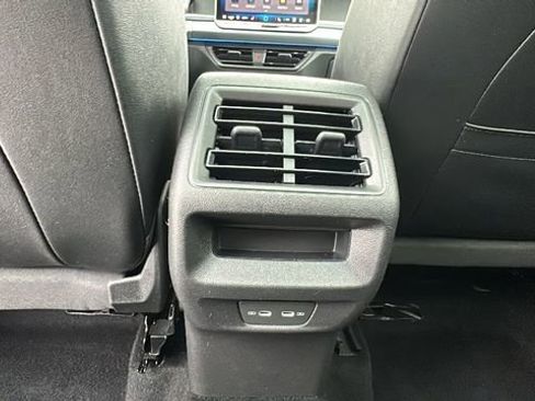 Used 2025 Volkswagen Tiguan SE R-Line image 31