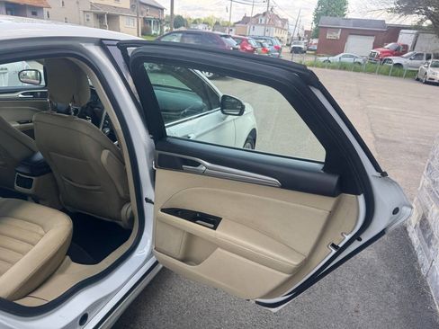 Used 2013 Ford Fusion SE FWD image 16