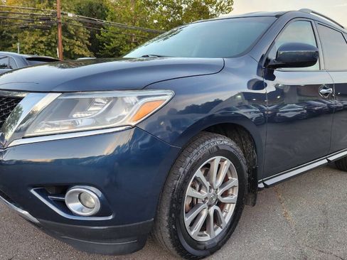 Used 2015 Nissan Pathfinder SV w/ Cargo Package FWD image 6
