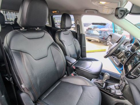 Used 2018 Jeep Compass Limited w/ Navigation Group AWD/4WD image 17
