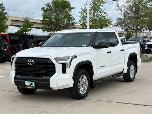 Used 2024 Toyota Tundra SR5 w/ SR5 Convenience Package AWD/4WD image 8