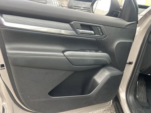 Used 2025 GMC Terrain Elevation image 11