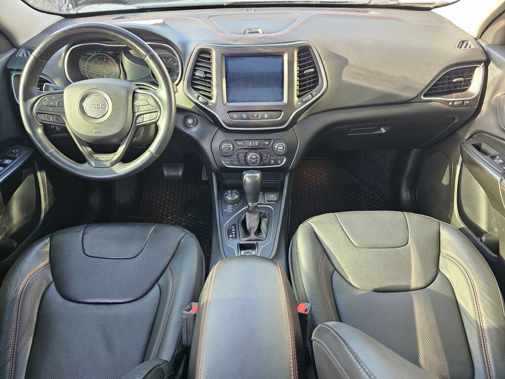 Used 2019 Jeep Cherokee Trailhawk AWD/4WD image 18