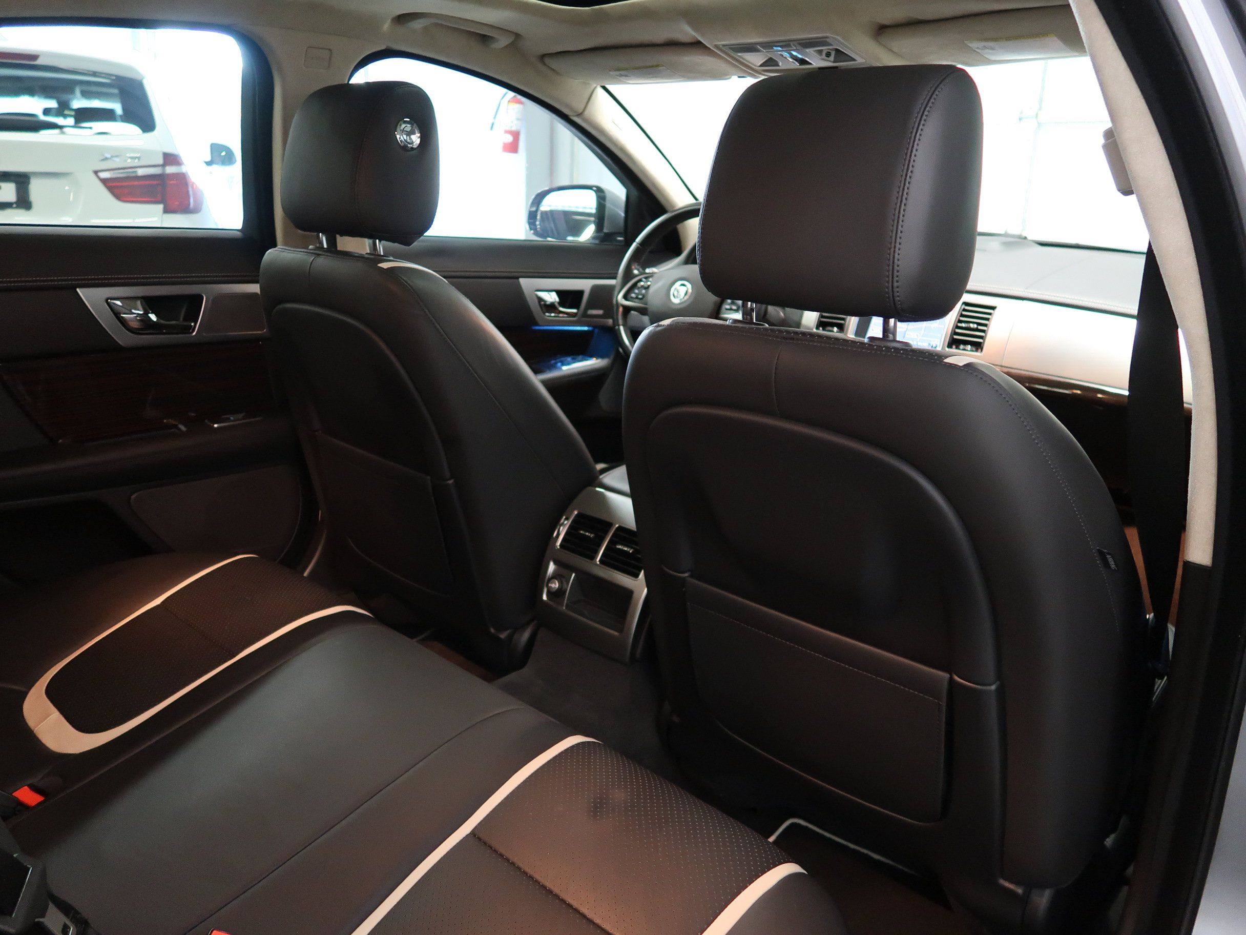 Used 2012 Jaguar XF Portfolio RWD image 36
