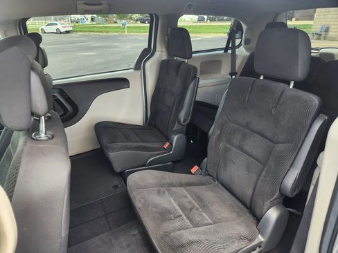 Used 2019 Dodge Grand Caravan SE FWD image 7