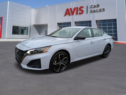 Used 2025 Nissan Altima 2.5 SR image 1