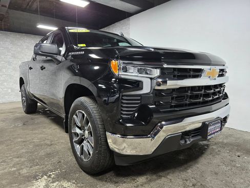Used 2023 Chevrolet Silverado 1500 LT AWD/4WD image 4