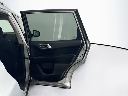 Used 2015 Nissan Pathfinder SV image 28