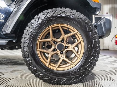 Used 2020 Jeep Wrangler Unlimited Sahara image 21