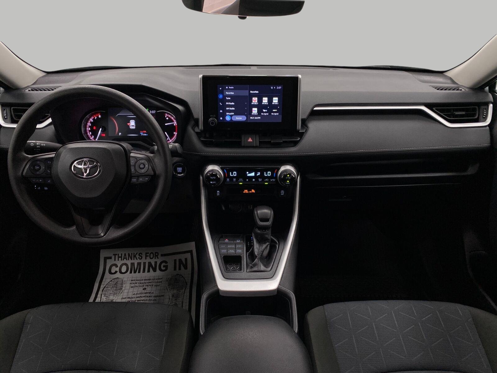Used 2025 Toyota RAV4 XLE AWD/4WD image 18