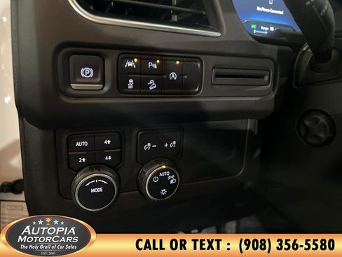 Used 2023 Chevrolet Suburban Premier image 32