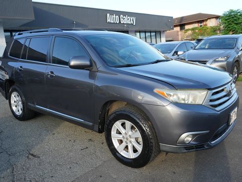 Used 2013 Toyota Highlander Plus FWD image 3