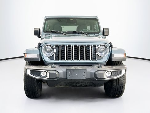 Used 2025 Jeep Wrangler Sahara image 2
