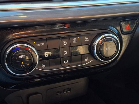 Used 2025 Chevrolet Trax ACTIV w/ Sunroof Package image 18