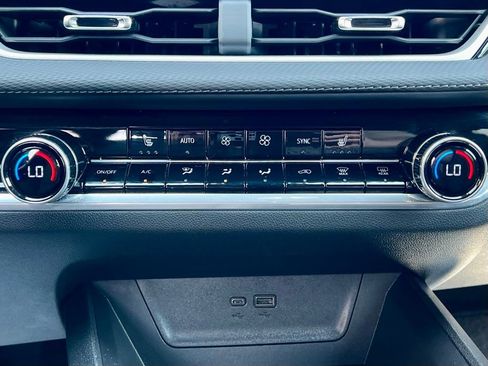 Used 2025 Chevrolet Equinox LT w/ Convenience Package II image 33