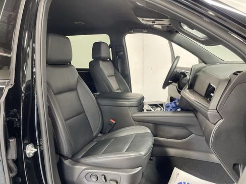 Used 2025 Chevrolet Suburban Z71 AWD/4WD image 27
