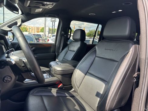 Used 2025 GMC Yukon XL Denali RWD image 16