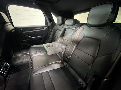 Certified 2026 Porsche Cayenne E-Hybrid AWD/4WD image 21
