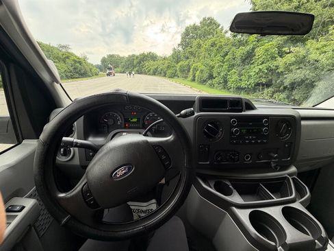 Used 2009 Ford E-150 and Econoline 150 Wagon RWD image 11