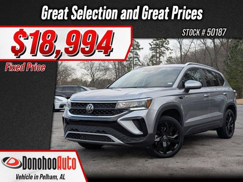 Used 2023 Volkswagen Taos SE w/ Black Wheel Package image 1