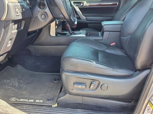 Used 2017 Lexus GX 460 Premium w/ Premium Package image 16