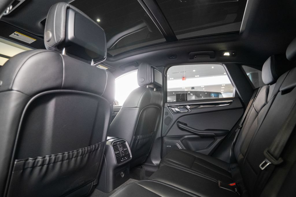 Certified 2026 Porsche Macan AWD/4WD image 16