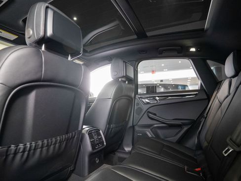 Certified 2026 Porsche Macan AWD/4WD image 16
