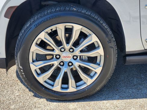 Used 2023 GMC Yukon Denali w/ Advanced Technology Package AWD/4WD image 33