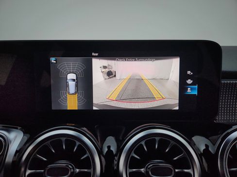 Certified 2023 Mercedes-Benz EQB 300 4MATIC image 31