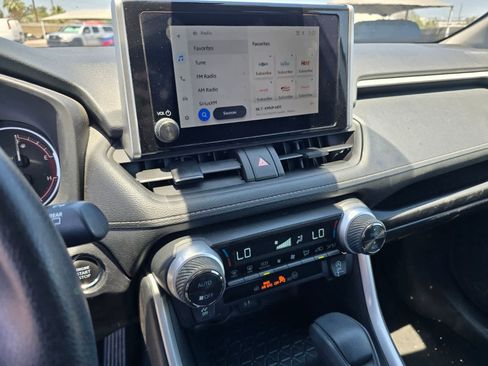 Used 2025 Toyota RAV4 XLE AWD/4WD image 18