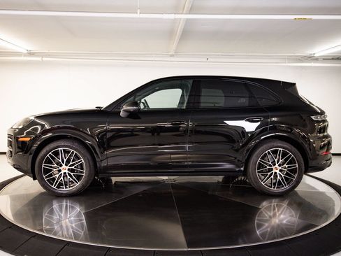 Certified 2026 Porsche Cayenne AWD/4WD image 2
