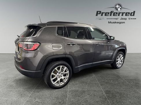 Used 2022 Jeep Compass Latitude image 17