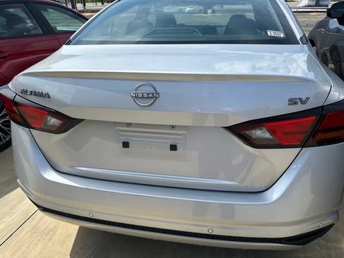 Used 2024 Nissan Altima 2.5 SV FWD image 5