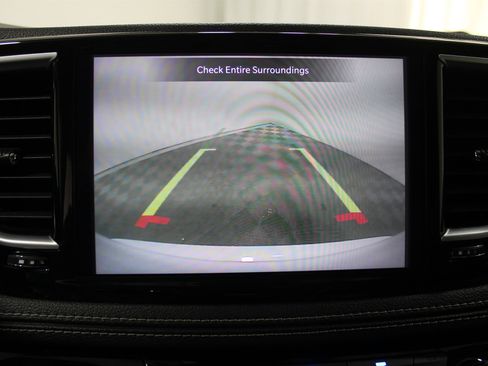 Used 2023 Chrysler Pacifica Limited image 15