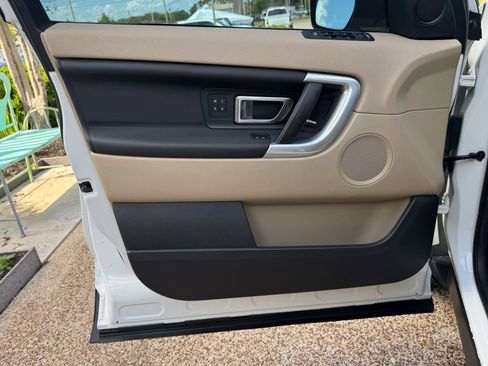 Used 2019 Land Rover Discovery Sport HSE image 26