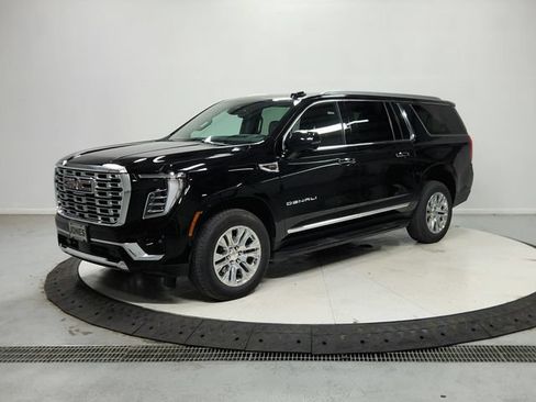 Used 2025 GMC Yukon XL Denali AWD/4WD image 4