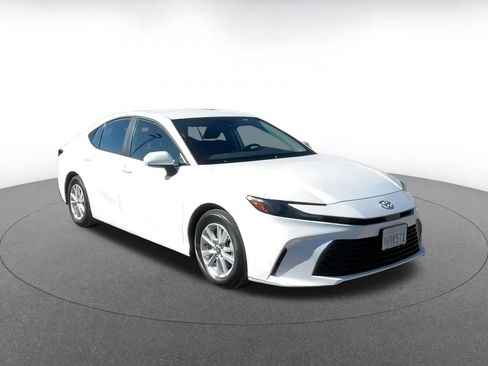 Used 2025 Toyota Camry LE image 2