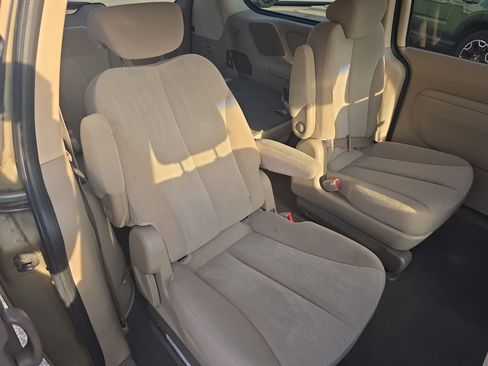 Used 2009 Kia Sedona LX image 11