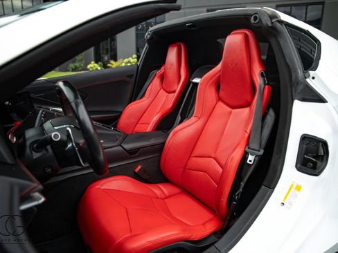 Used 2020 Chevrolet Corvette Stingray Coupe w/ Z51 Performance Package RWD image 27
