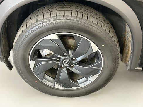 Used 2025 Nissan Rogue SV AWD/4WD image 35