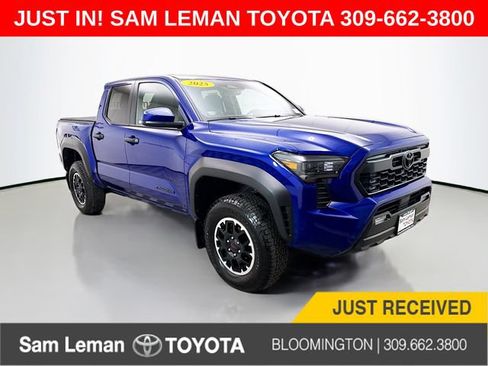 Used 2025 Toyota Tacoma TRD Off-Road AWD/4WD image 1