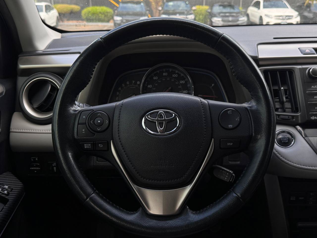 Used 2015 Toyota RAV4 Limited AWD/4WD image 18
