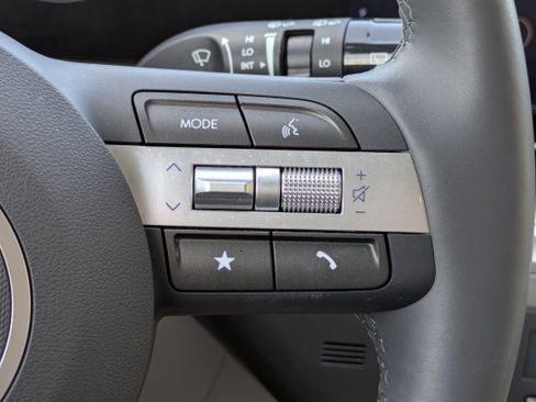 Used 2025 Hyundai Kona SEL FWD image 22