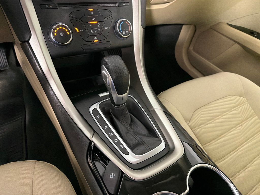 Used 2016 Ford Fusion SE FWD image 15